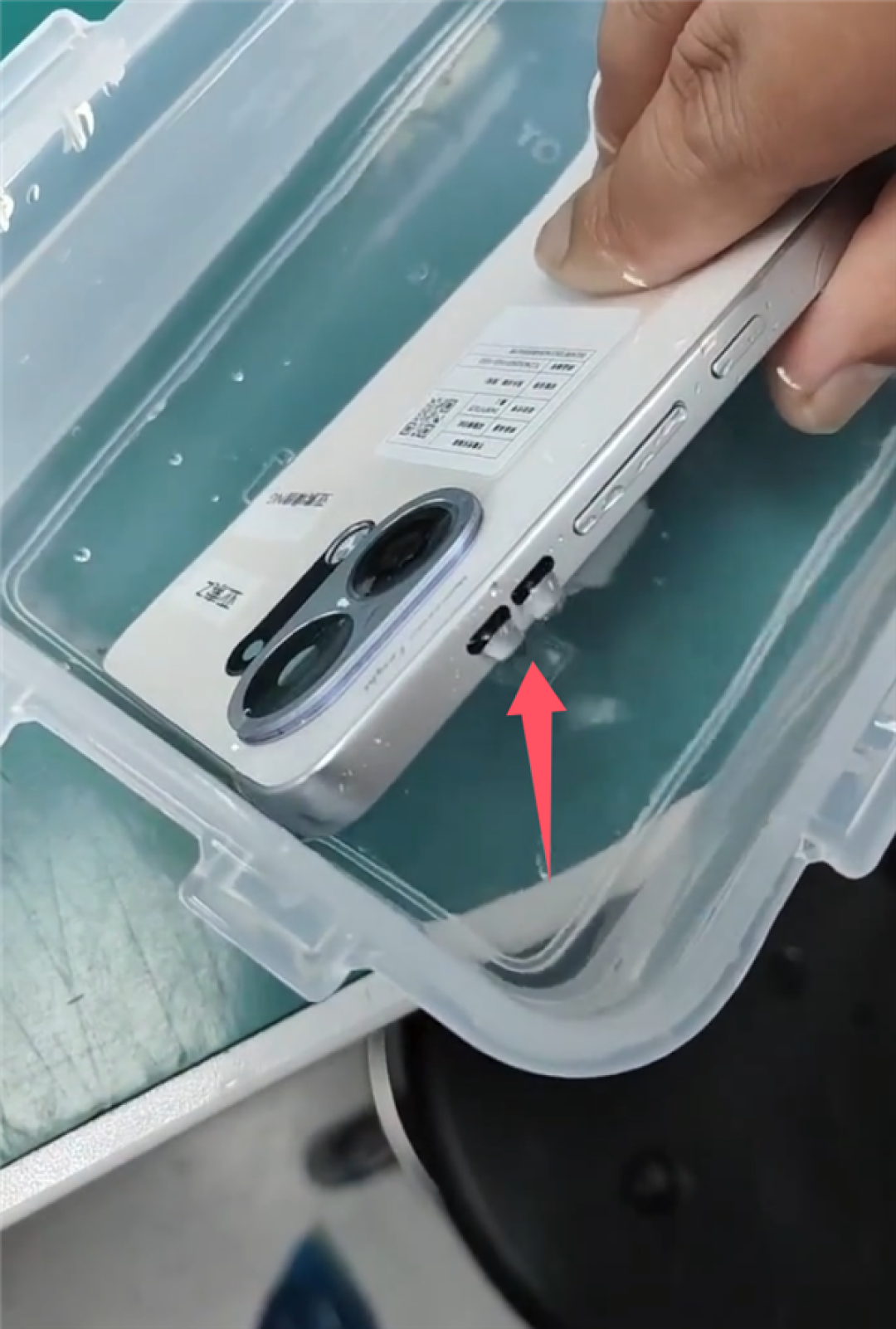 首款满级防水风冷手机!OPPO K13 Turbo系列实测 风扇能水洗了
