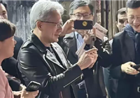 4万亿美元CEO用啥手机 黄仁勋晒机：纯正的安卓系统 非常简洁干净