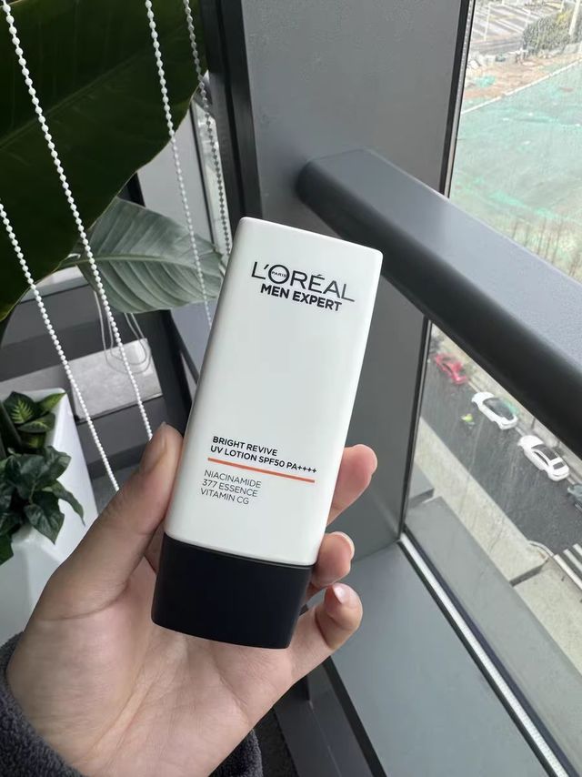 欧莱雅男士耀白防晒霜，三秒化水成隐形护甲