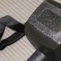 这款艾美仕六角包胶哑铃堪称家用健身器材的"全能战士"，