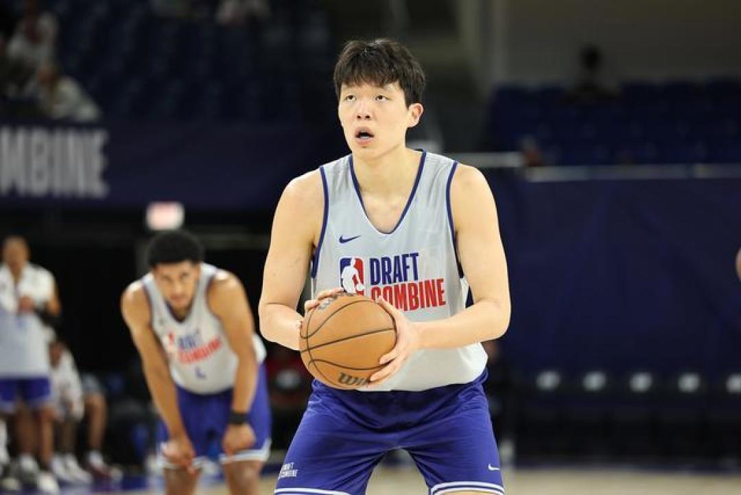 杨瀚森夏联三分神准惊艳NBA 中国高炮台投射蜕变获比卢普斯盛赞