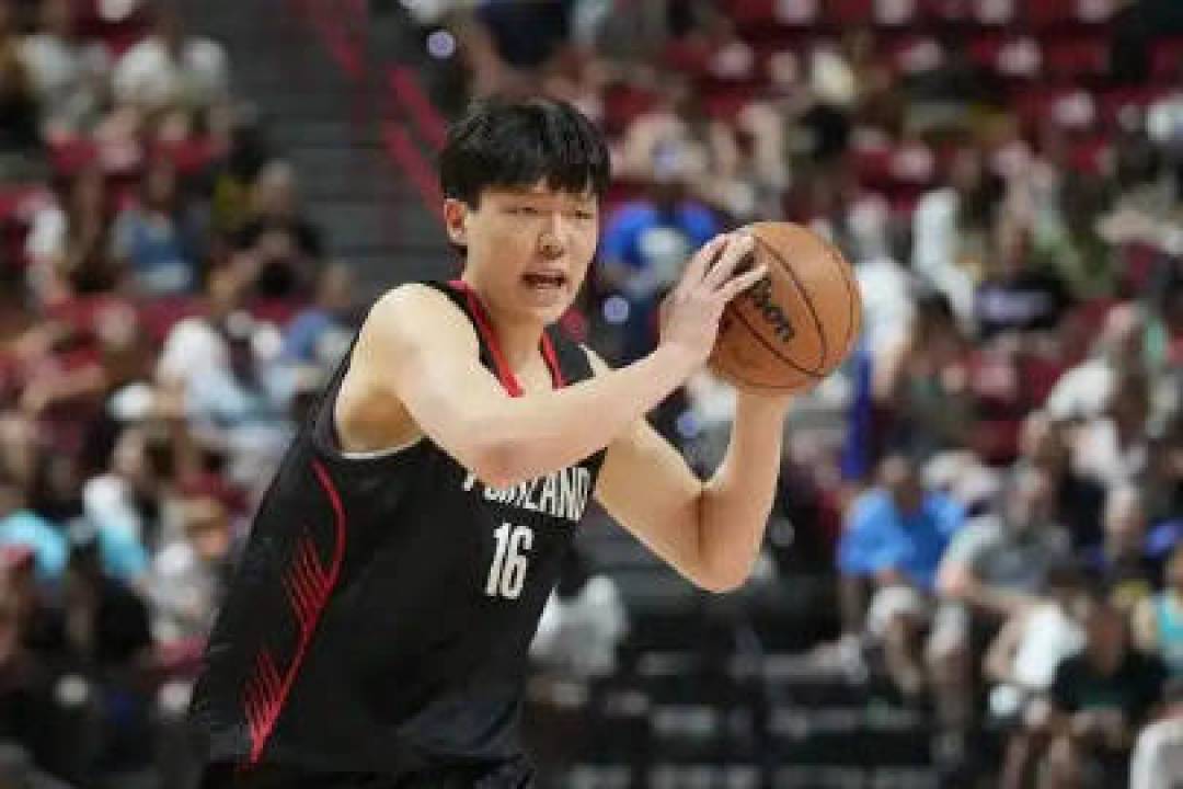 杨瀚森夏联三分神准惊艳NBA 中国高炮台投射蜕变获比卢普斯盛赞