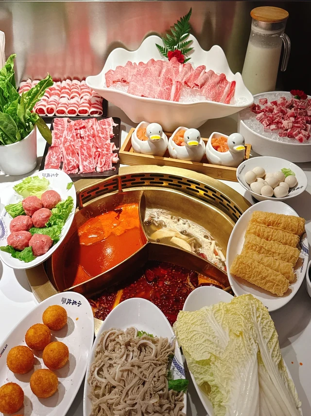 小龙坎来这套？19.99无限畅吃，肉？🥩