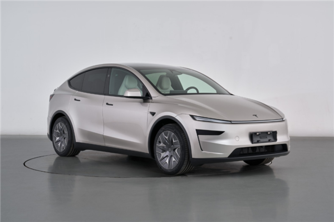 大六座来了!特斯拉Model Y L外观正式公布:预估售价40万 尾标亮了