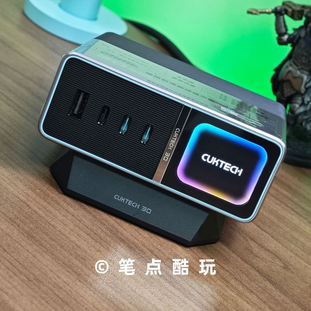 3C五口、300W！酷态科30Ultra超级电能站，这IPS万象屏🈶亿点强