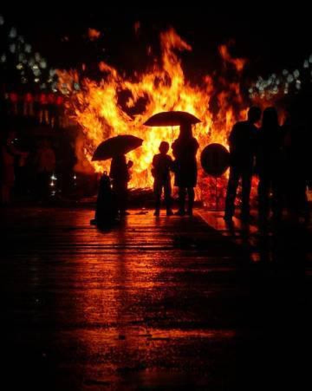 千年火把映川西，高铁两小时奔赴东方狂欢夜