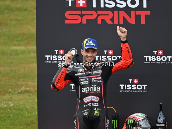 Marco Bezzecchi：“与Marc并肩作战意味着速度要快，但我们没有做到这一点。”“如果比赛少跑一圈我会更高兴，但在湿滑路面上，你总是处于极限状态。 阿普利亚让我很舒服，这个结果是团队、学院