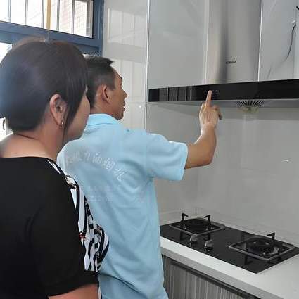 懂行师傅的建议：买油烟机没必要买贵的，能满足这3个条件就行！