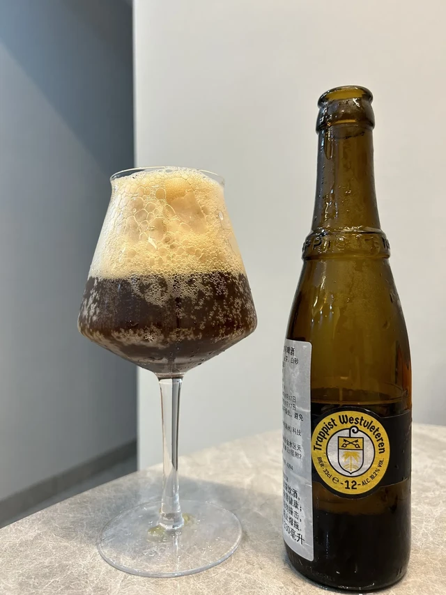 西弗莱特伦 W12。风格：修道院
生产日期：240917
饮用日期：250711
酒精度：10.2%
原麦汁：20p
香气：8.5
味道：9.5
外观：9
整体：8.5
锐评：
修道院终点的W12
终