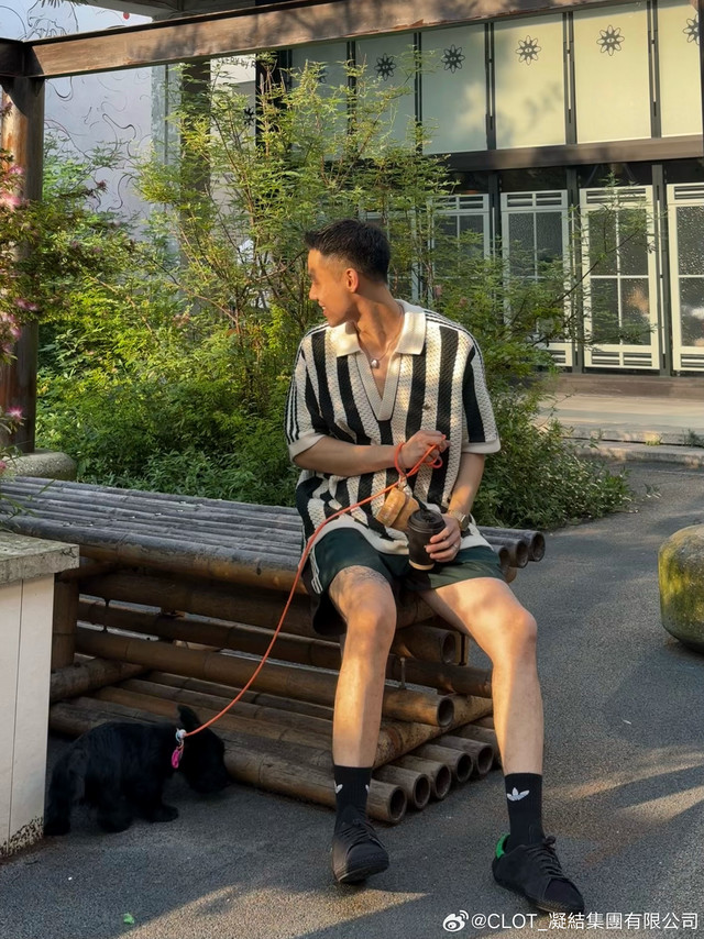 CLOT 与 adidas Originals 邀请了不同领域的博主，演绎 CLOT Stan Smith Espadrille Collection by Edison Chen，为各位提供更多穿搭