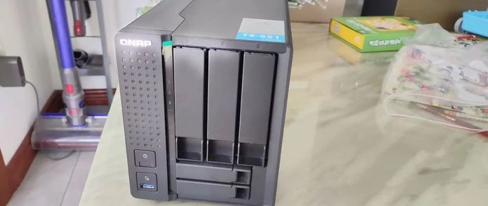 4张出头买一个专业NAS品牌5盘位机器，带HDMI可以刷飞牛