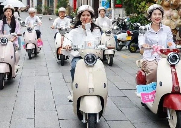 合浦一帮美女这样出街，所有人都看呆了！