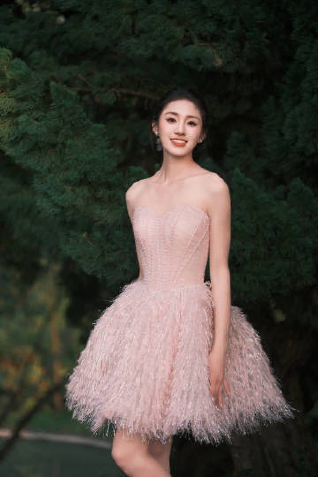 "2023生日公主裙图鉴:复古宫廷撞女团辣妹,高定细节美到窒息"