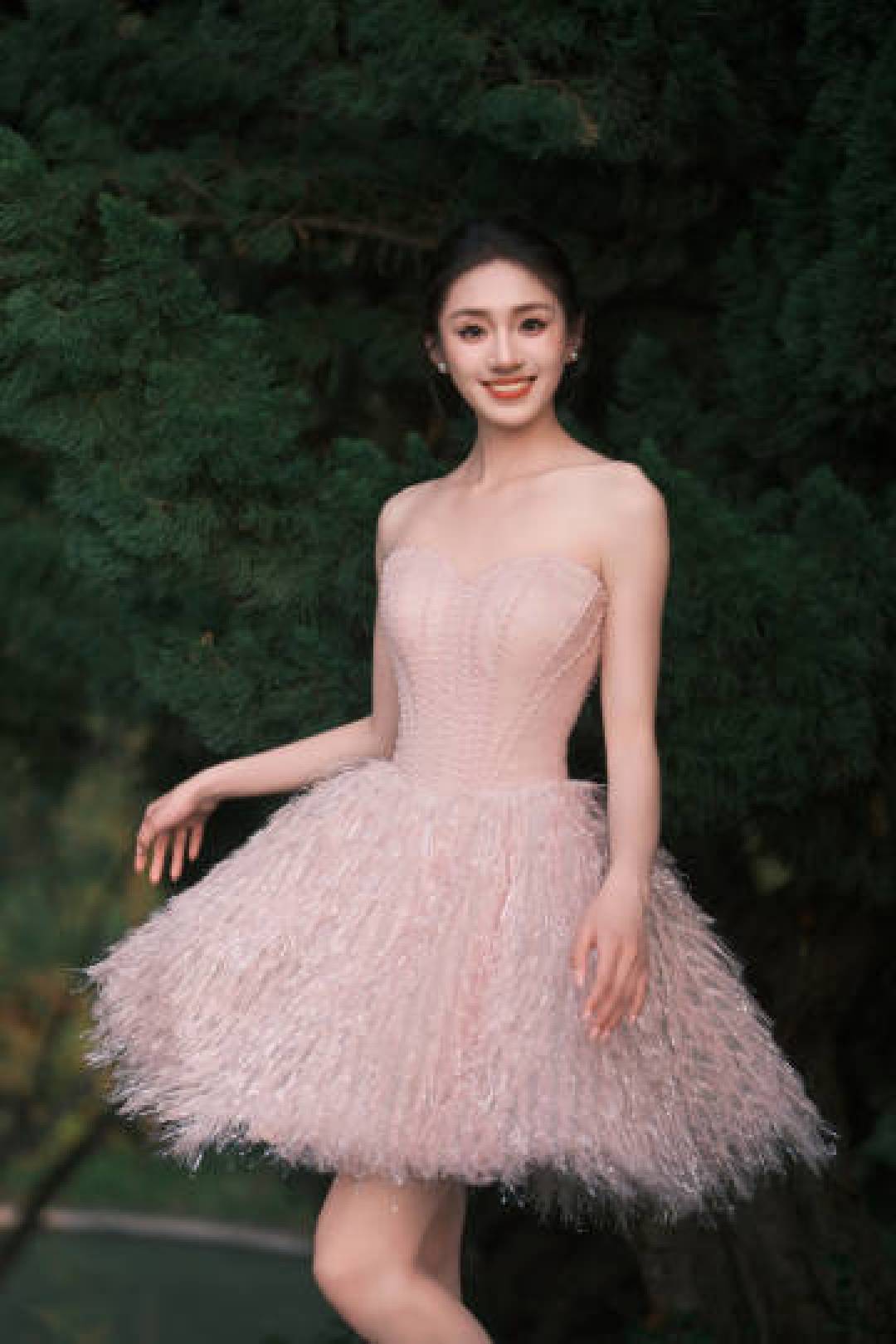 "2023生日公主裙图鉴:复古宫廷撞女团辣妹,高定细节美到窒息"