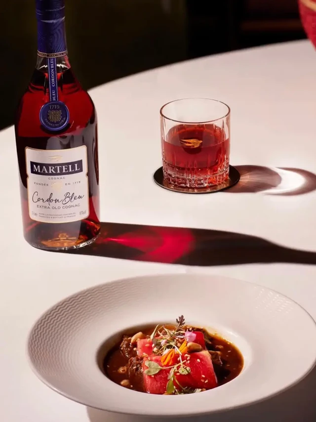 很多人喝XO，都是从蓝带开始的
它是广东人酒桌的”飞天茅台“🥃
	
]产品名称👉：马爹利（Martell）蓝带XO级
参考价格👉：约1250RMB（700m l ）
产品类型👉：干邑（40%vol）
