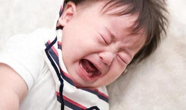 孩子玻璃心，动不动就哭，默默流泪怎么办？3步守护孩子的玻璃心