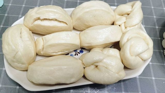 南方人首次挑战自制馒头，虽外形各异却意外美味