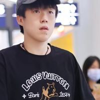 穿搭值研社 篇零：王楚钦一身穿搭要10W+？他穿“黑白灰”不普通是因为LV吗？