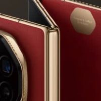 折叠新境：HUAWEI Mate XT 非凡大师，重塑实用体验之巅！