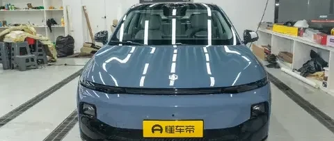 年轻人的智能纯电座驾来了，零跑B01开启预售，10.58万起!