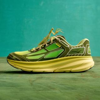 SUPERVSN x HOKA 首联登场！CLIFTON ONE9 三款潮色解锁 “内在力量”！