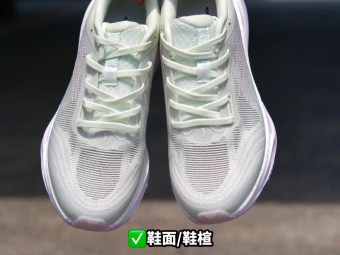 跑鞋