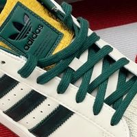 白绿配色的阿迪达斯Superstar 2，经典与时尚的邂逅