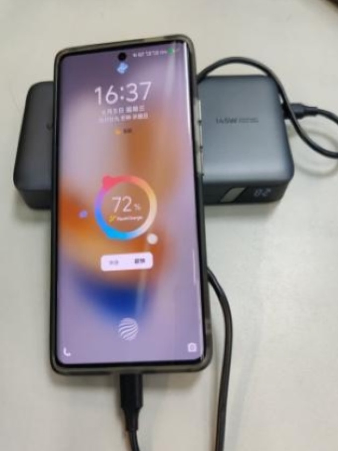 绿联移动电源