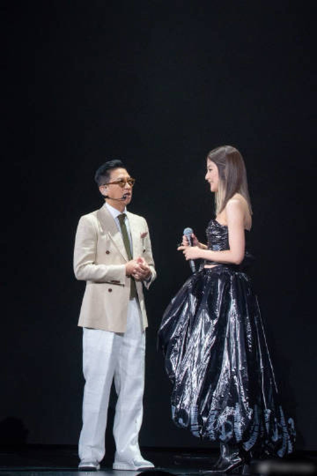 陈慧琳张家辉红馆世纪同框！影帝跨界唱跳金曲燃炸全场掀回忆杀