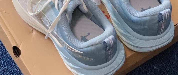 卓越减震设计，乔丹跑鞋护航