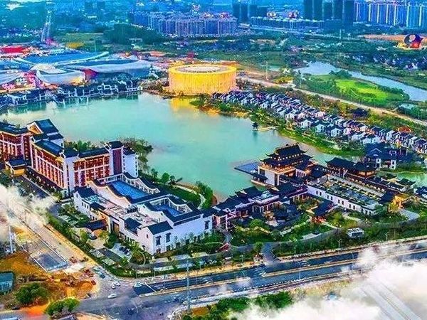 七月不加价！￥699起抢无锡融创施柏阁/皇冠假日两店通兑套餐，含双早+双人融创乐园/海世界/水世界/双人下午茶（4选1）等