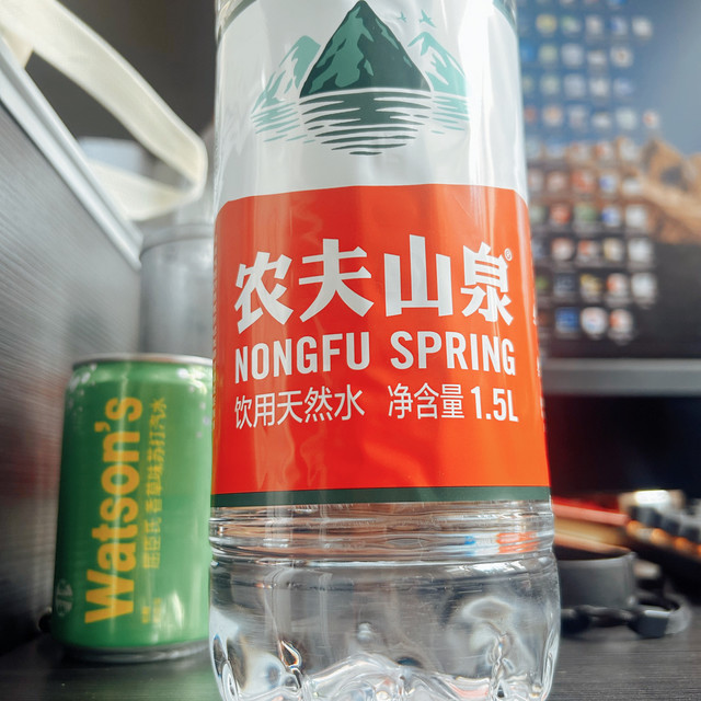农夫山泉，你们买红还是买绿？