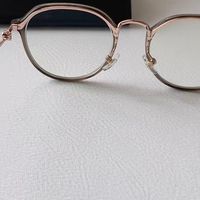 冷茶色眼镜框配蔡司镜片