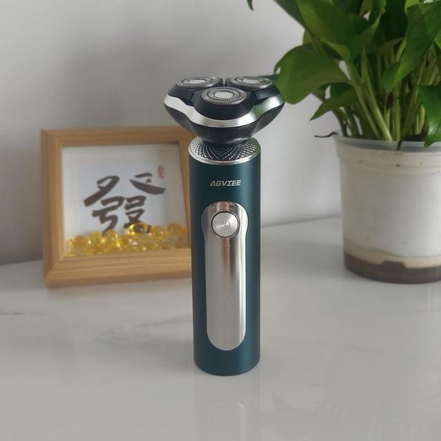 未野MAX实测！每分钟18000转超猛转速，对胡茬0死角追踪