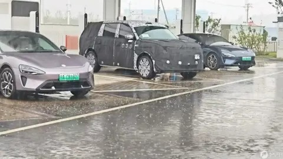 小米首款增程SUV曝光