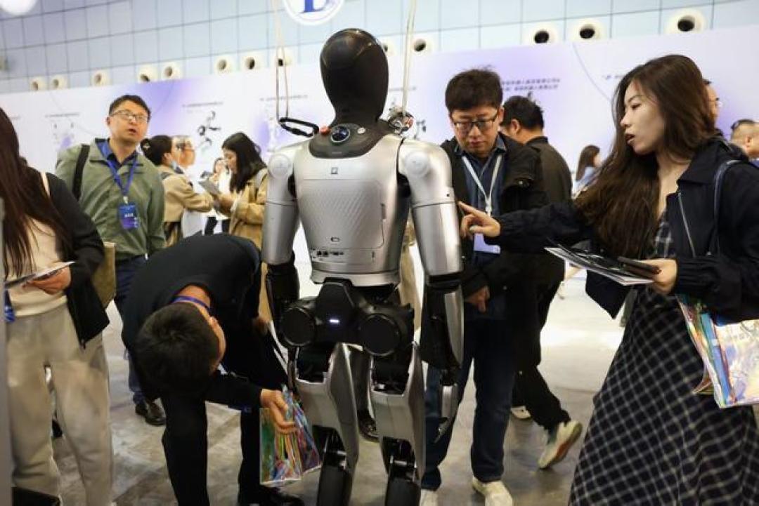 北京双擎聚能：2025世界机器人大会暨人形机器人大赛启幕