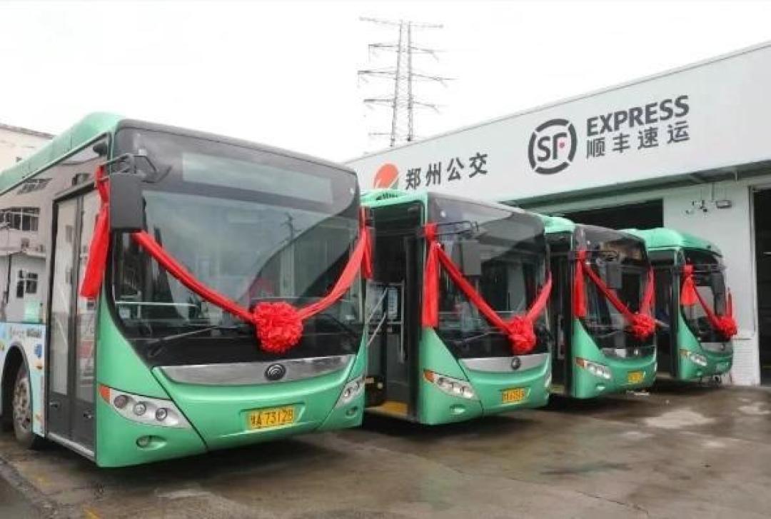 公交跨界"兼职"送快递:闲置运力如何撬动百亿新蓝海?