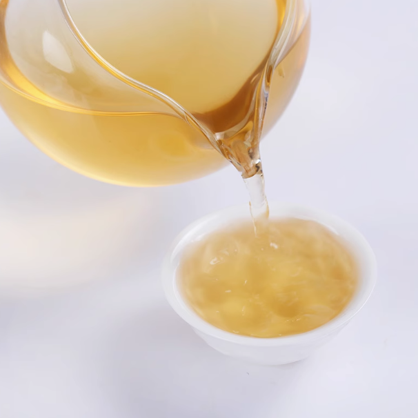 八角亭 2018 年小乾坤 80g 云南普洱生茶：浓缩普洱茶韵