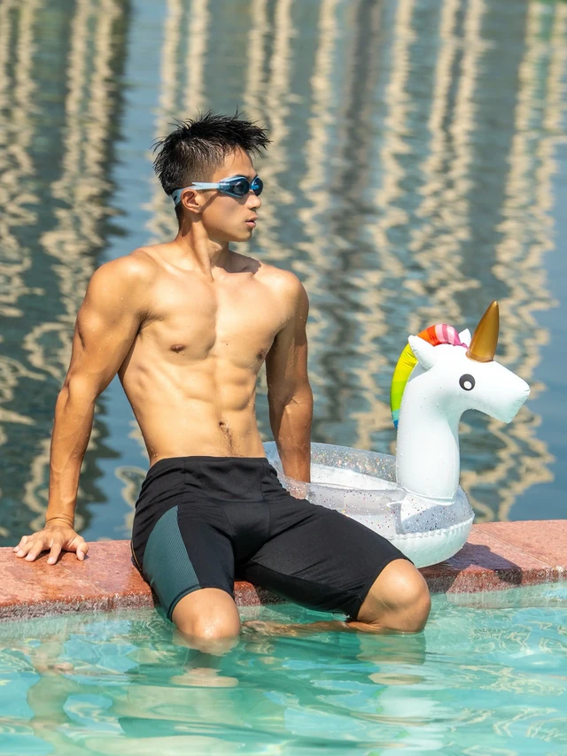 救命！这泳镜也太适合夏天玩水拍照了！救命！这泳镜也太适合夏天玩水拍照了！
家人们谁懂啊！夏天最爽的事就是泡在泳池里！但新手刚学游泳，泳镜总漏水、起雾，拍照还丑，真的很影响玩水心情！直到我挖到Speed