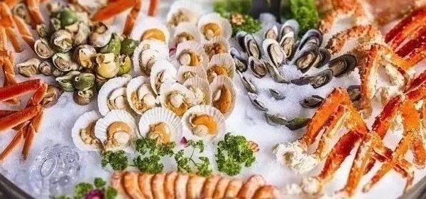 食足8餐【连住2晚韶关温德姆温泉·豪叹2晚海鲜自助大餐】￥699纯玩3天~尊享一户一私汤温泉、无限次空中温泉+无边际泳池