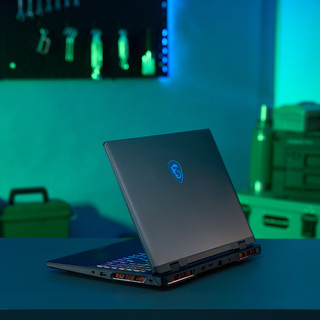 微星神影 16 锐龙版 2025 游戏本：双烤190W、锐龙R9 7945HX 、+RTX 5060，7899元