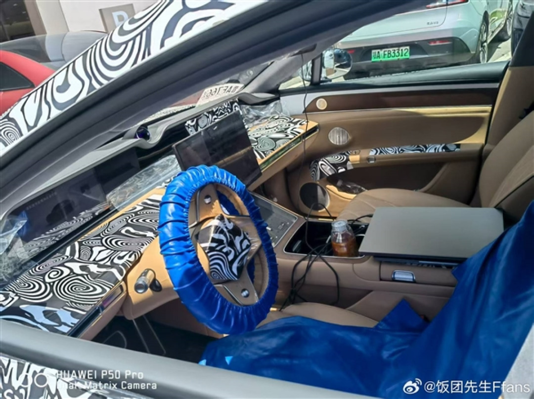 享界S9T内饰首曝:方向盘变圆 副驾驶前方也有新玩意了