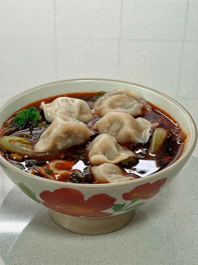 今天吃什么🥢🥢红油酸汤水饺