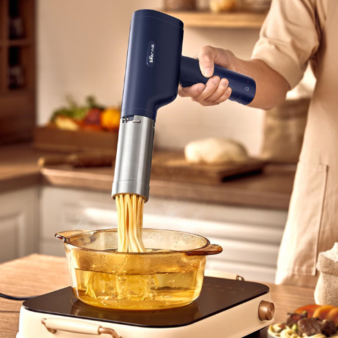 小熊无线手持压面机：25秒出面、分体易清洁、劲道不输手作 干嘛还点外卖？