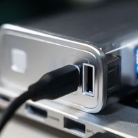 140W赛博快充，可登机！闪极银翼Pro充电宝+点阵屏充电器有点东西