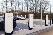博主实测特斯拉V4超充桩：Model Y最大充电功率185kW 电费堪比油价