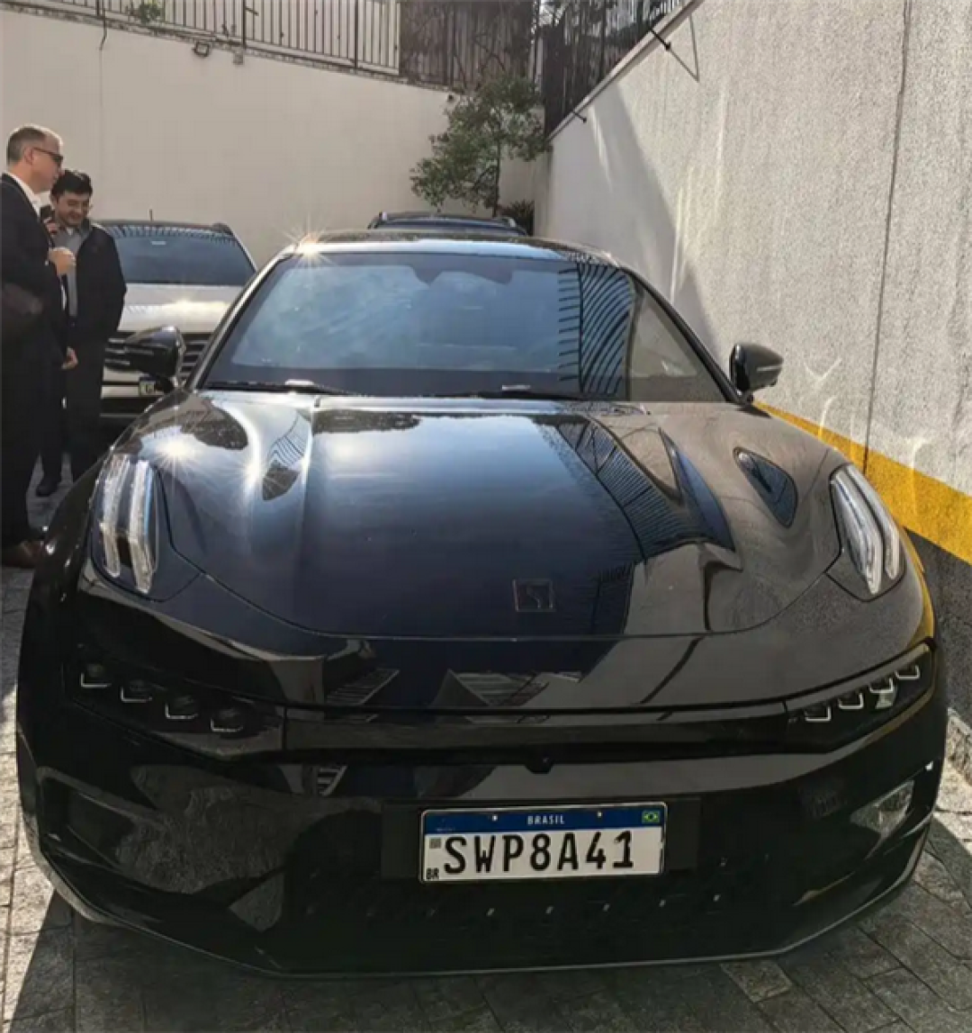全球首辆!极氪001防弹版现身巴西:安全感直接拉满