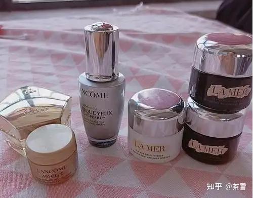什么眼霜去皱效果好?十大品牌排行榜分享:赫徕、韩束、珀莱雅、娇韵诗、圣罗兰、羽西、马应龙八宝、欧珀莱、夸迪、TUCO。一键解锁高效护肤