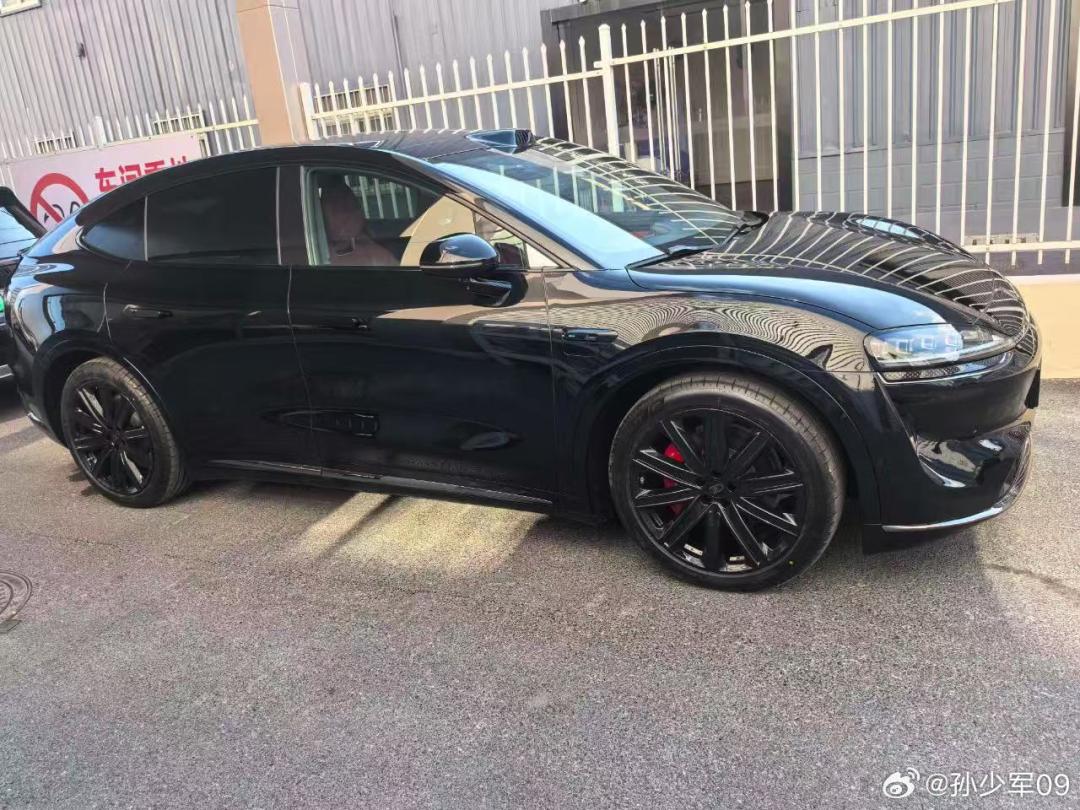 2025款智界R7实车曝光