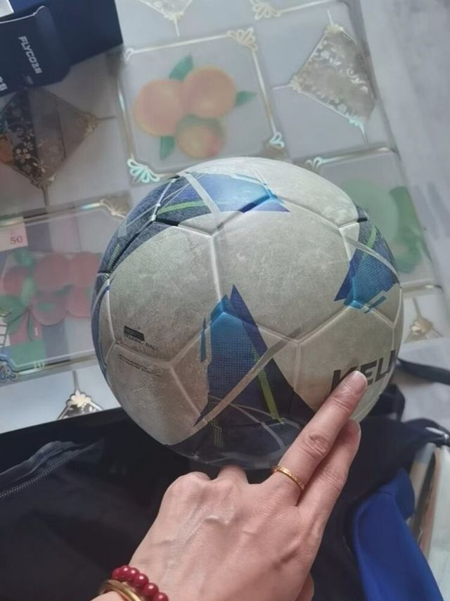 卡尔美9501QUS142足球：4号规格